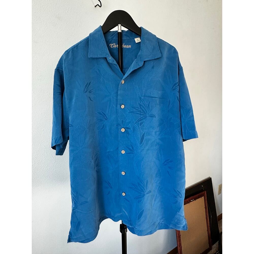Caribbean Men’s
XL Blue Hawaiian Camp Shirt Modal Poly Blend Tonal Palm Leaf